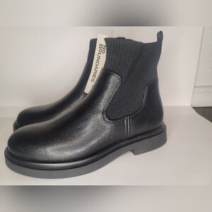 No Boundairs Brand NEW Black Boots For Sale